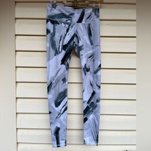 Alo different patterns and shades of grey high waisted leggings, great shape